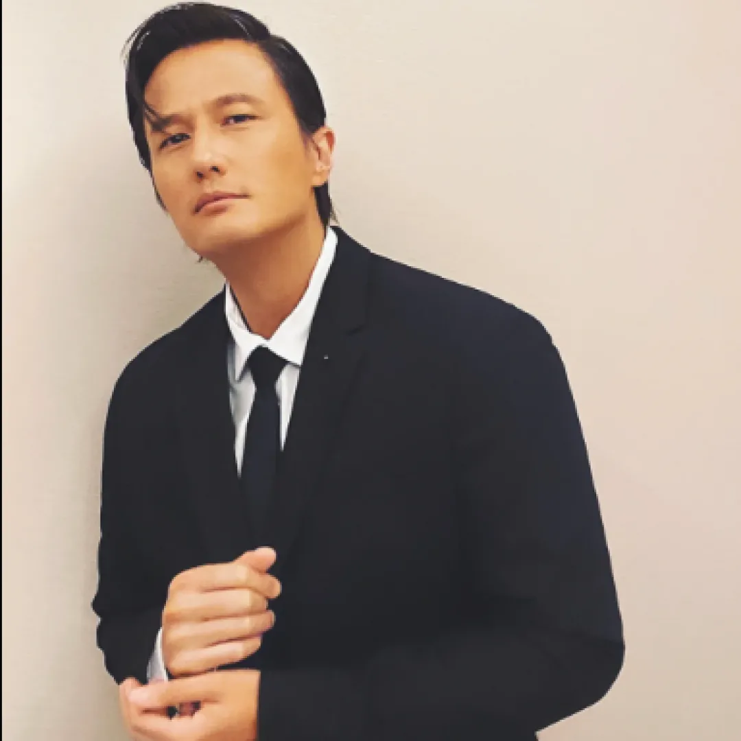 「御用反派」尹子維突然轉行做英文老師？！浮誇式教學惹笑網民：以為教傳銷課程！