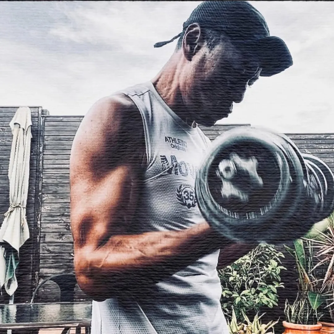 「民選影帝」姜皓文被捕獲真實人品曝光！甜蜜舉動獲讚超寵妻！曾豪花7位數買豪宅送老婆！