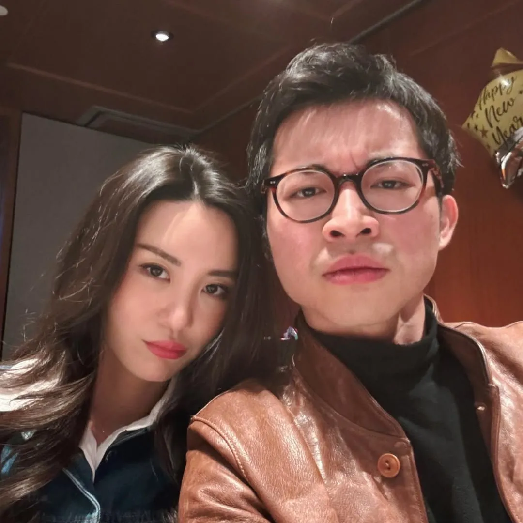 裕美幽默自嘲「裝假狗之王」！ 大爆婚照上圍升級全因攝足12塊胸墊！