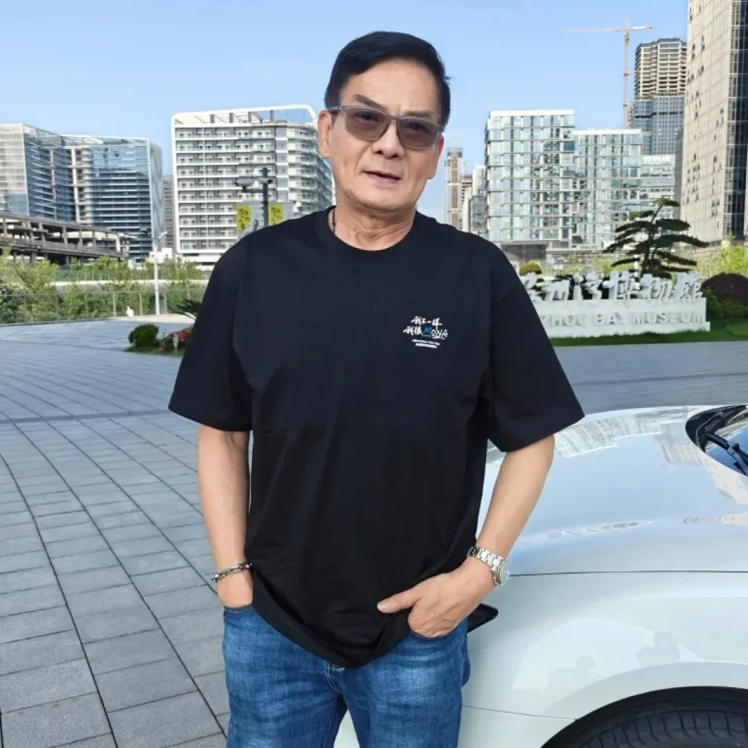 前TVB金牌綠葉李國麟捱出頭搬入6千呎3層高別墅！曾被批最慘帶貨明星靠吃「牛糞」吸金！