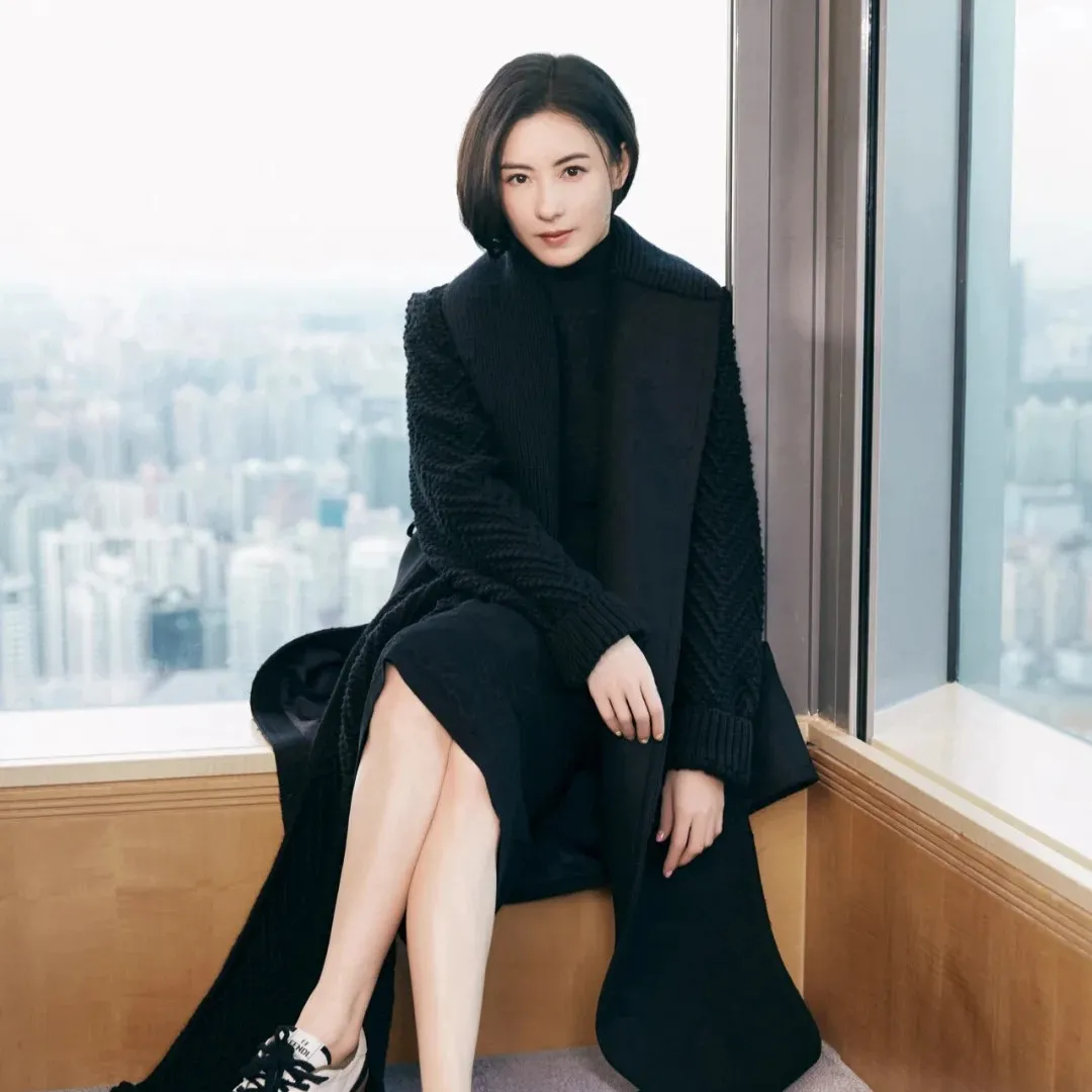 張栢芝復出拍內地綜藝帶隊遊香港！外表美得百看不厭！一舉動獲大讚超寵粉！