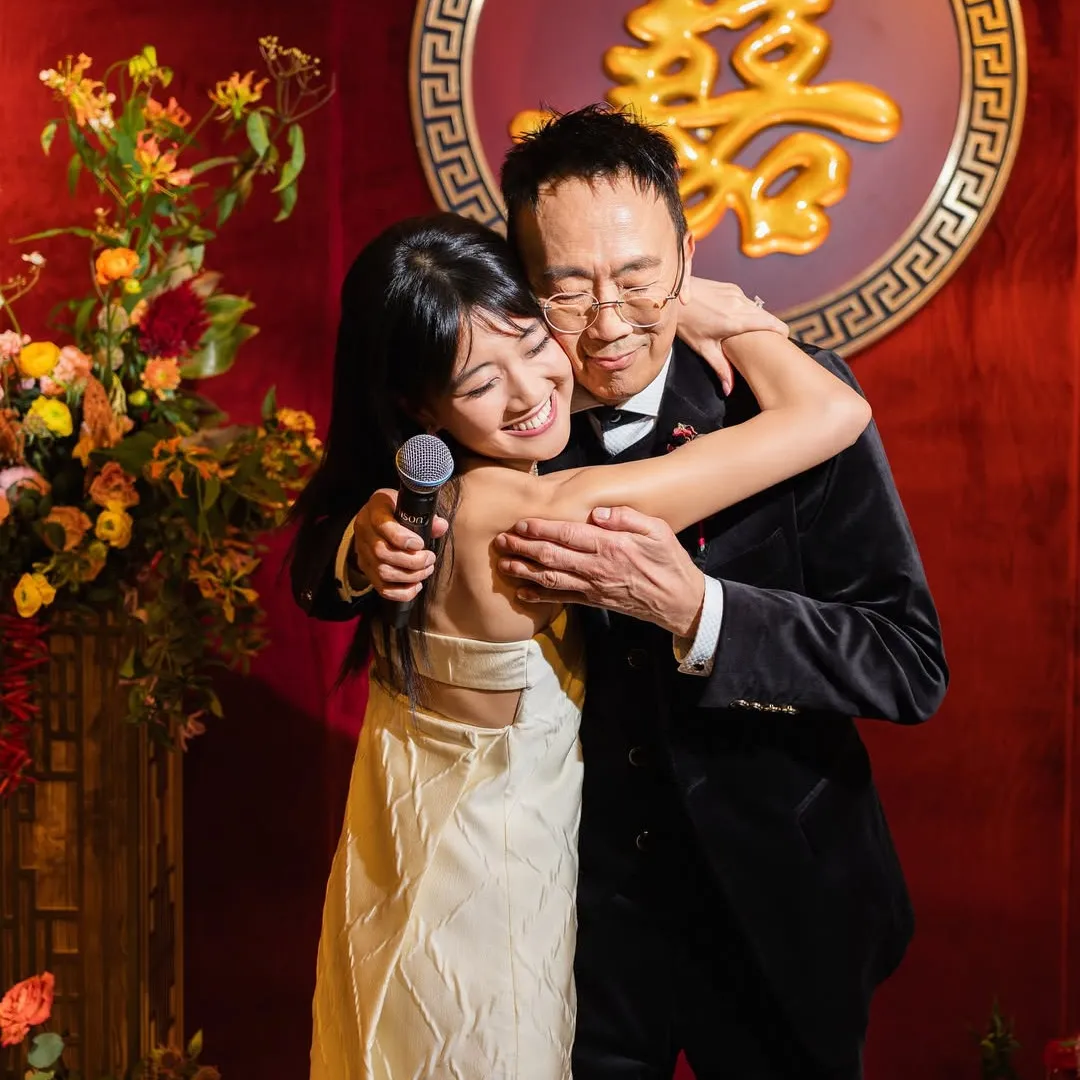 鄭丹瑞大女鄭瑤婚後一年宣布造人成功！大晒性感孕照獲激讚：Hot Mum！