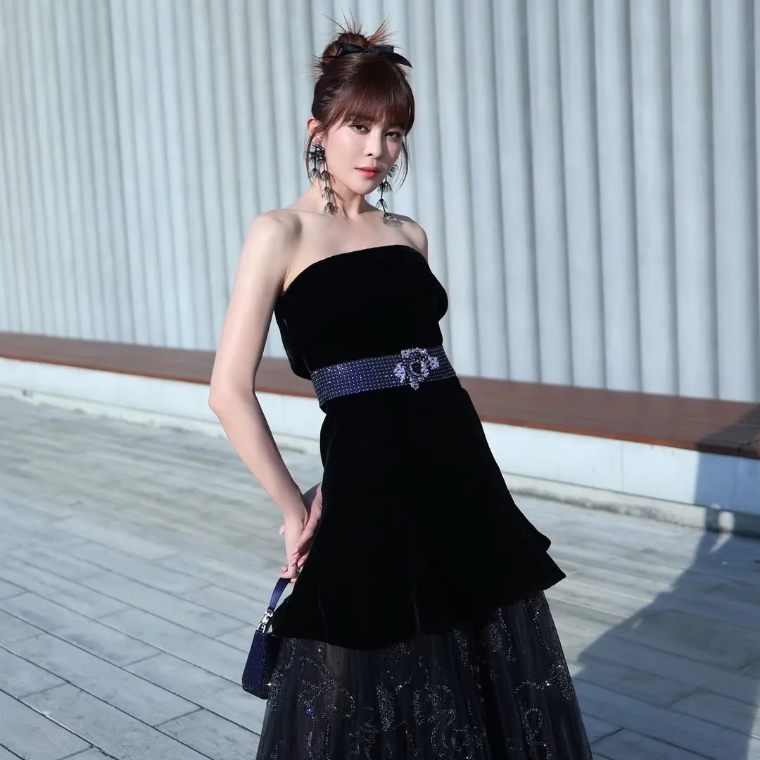 張曦雯極罕公開餅印父母合照！凍齡爸爸高大有型曾獲讚有黎明影子！