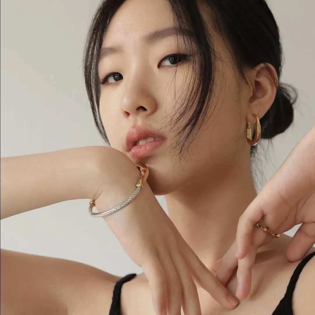 小S大女Elly染金髮大曬火辣美照超吸睛！從少女蛻變成時尚女王獲封「最美星二代」！