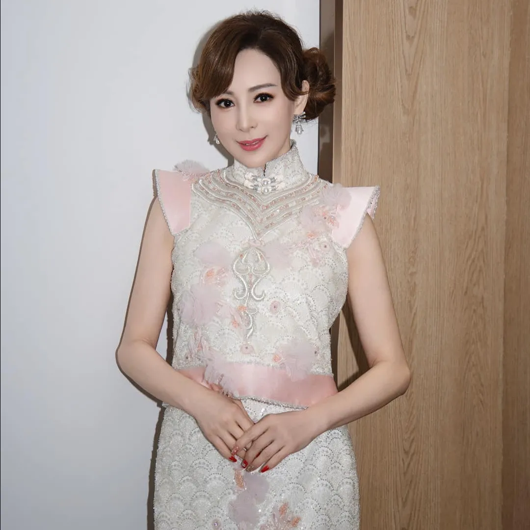 「凍齡美魔女」羅霖60歲轉跑道做模特行騷？！狀態媲美少女獲讚：美過任何女人！