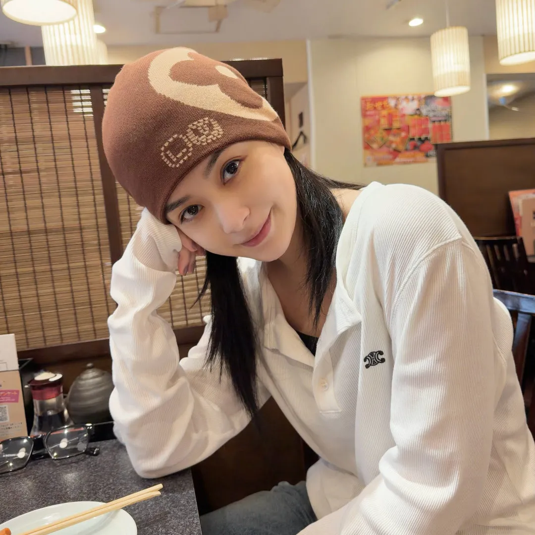 44歲阿嬌大露白嫩小蠻腰！身材曾忽胖忽瘦被讚重回顏值顛峰