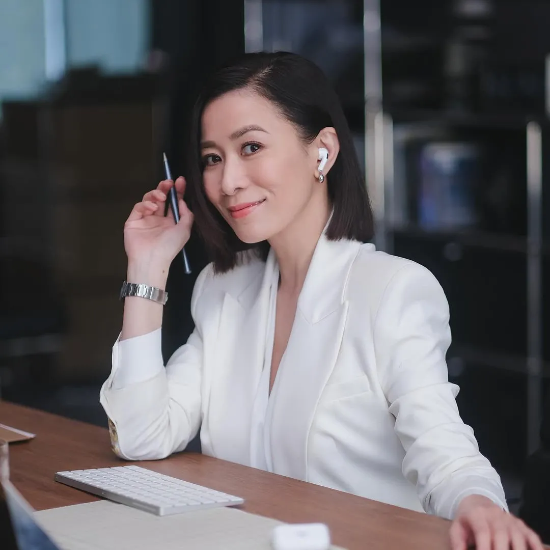 《新聞女王2》佘詩曼戲服全屬名牌！全套造型逾10萬！霸氣襯托Man姐氣場！