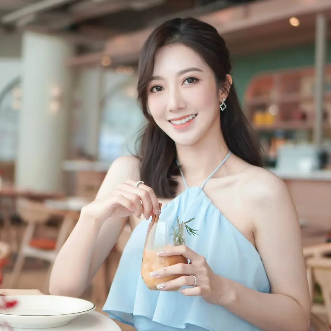 TVB小花何依婷婚後住豪宅全身名牌被指炫富！現身澄清揭「拜金」下不為人知一面！