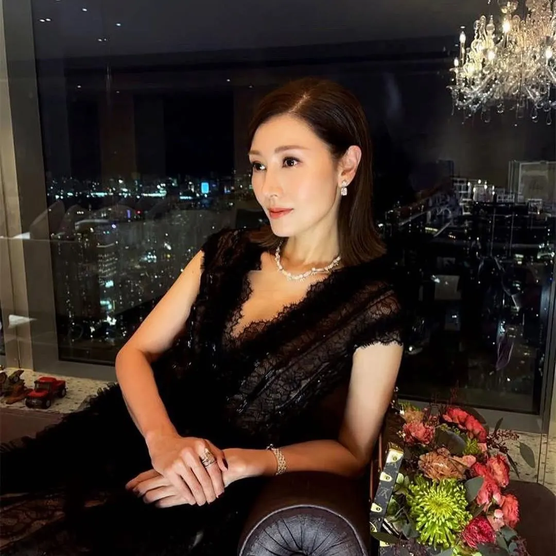 李嘉欣結婚17周年甜蜜放閃！老公一細節舉動獲讚窩心勁寵妻！