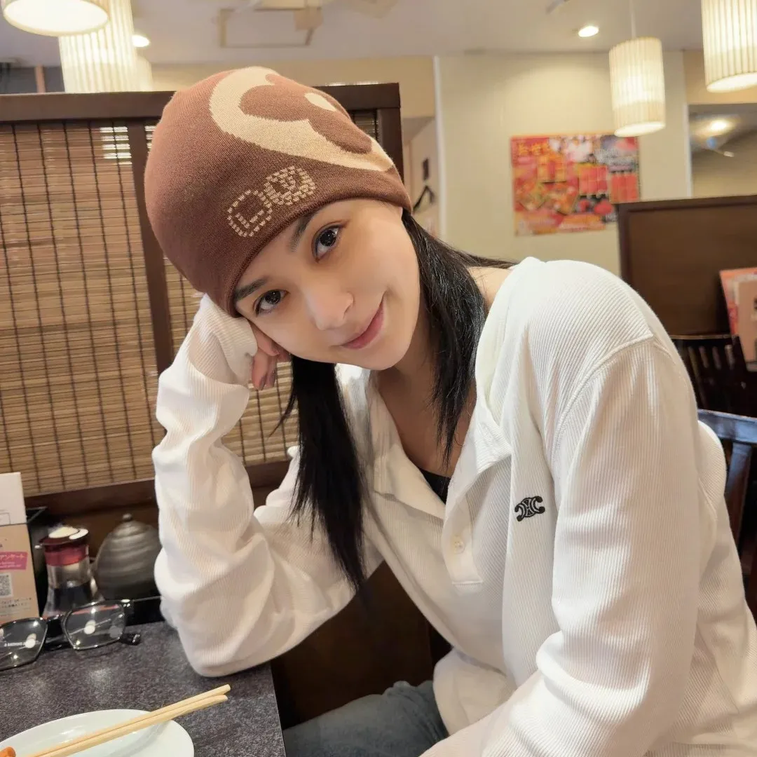 阿嬌化身《優獸大都會》朱迪！制服Look零違和感！網民狂讚：少女感爆棚！