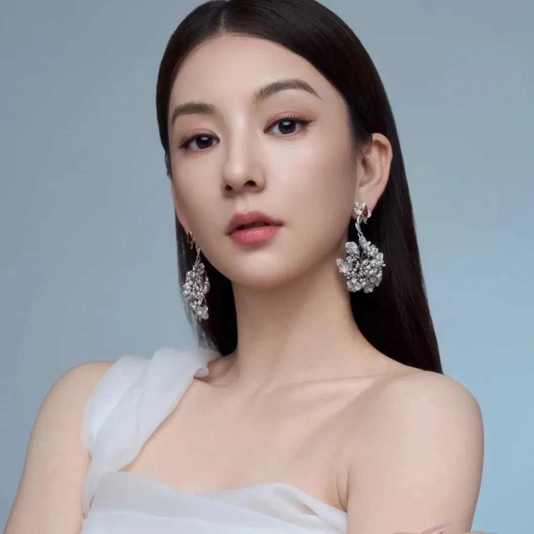 方媛產後極速曬螞蟻腰重回巔峰狀態！網民不敢置信：生完和沒生一樣！