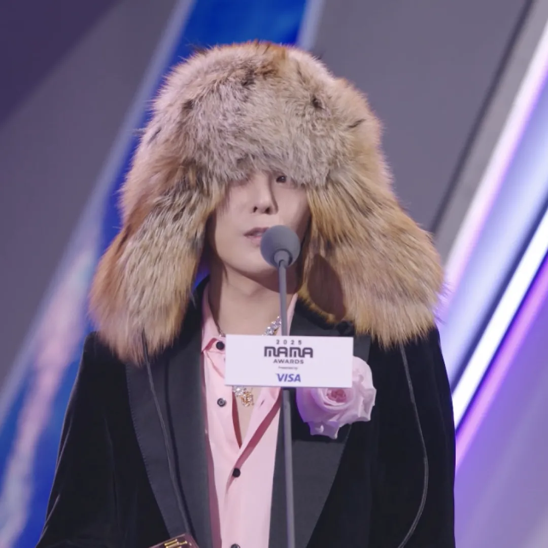 MAMA 2025｜周潤發率領全場起立進行默哀！TXT、JO1以廣東話為香港打氣！GD、李光洙送上真誠慰問！（不斷更新） 