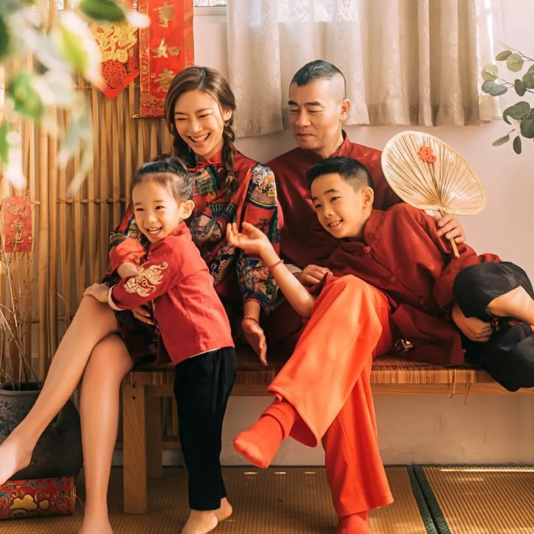 陳小春大仔流利四語主持展大將之風！口齒伶俐不怯場極有潛力出道！