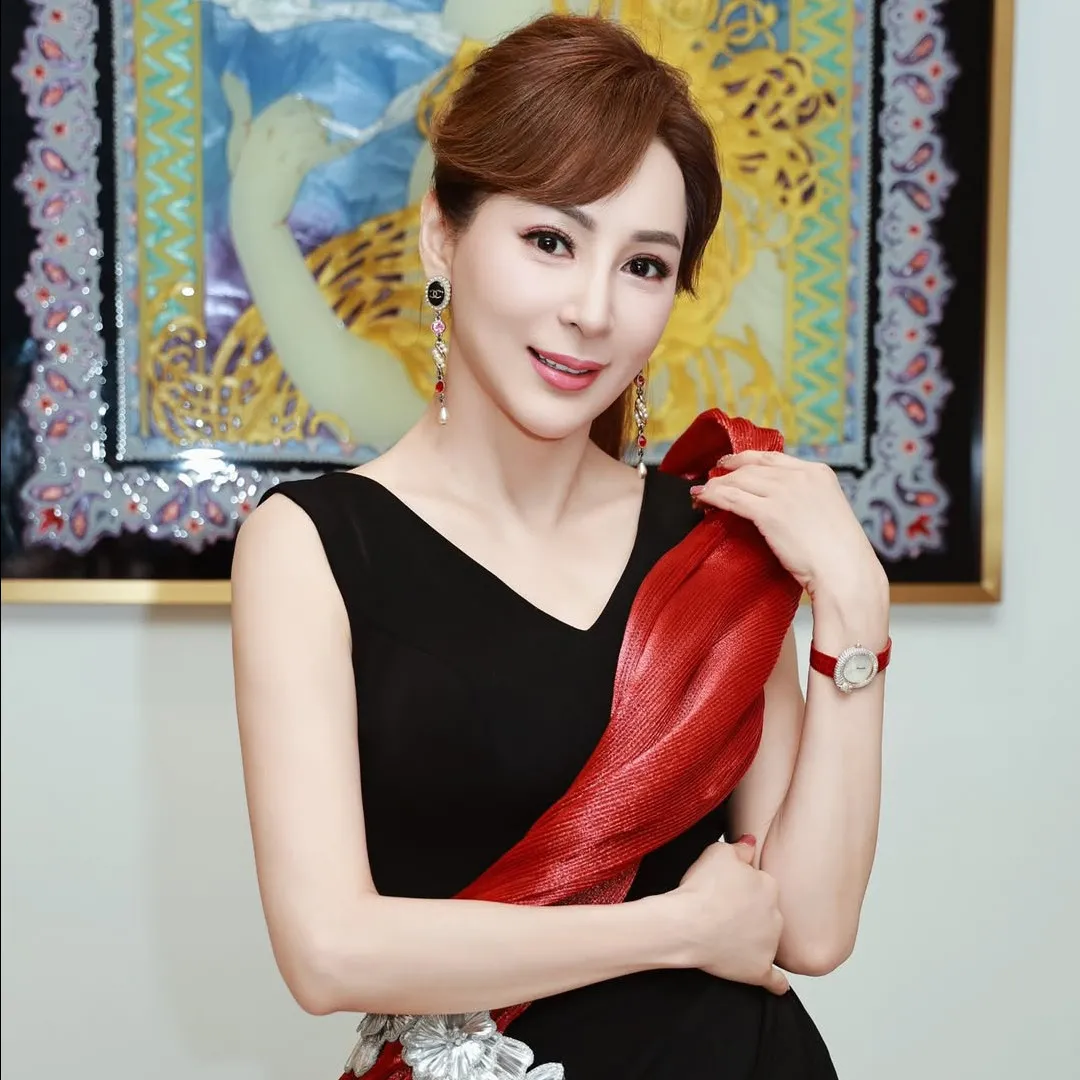 羅霖29歲大仔港大碩士畢業引以為榮！離婚後搏命搵錢養家！獨力湊大三子終苦盡甘來！