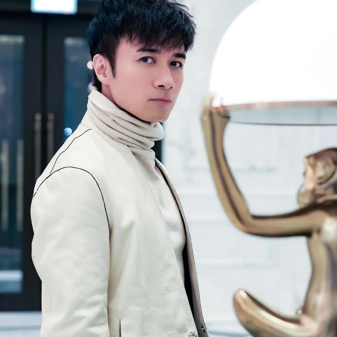 古巨基暫緩工作為愛子考察頂級名校！留位費索價8萬！全年學費更是天價？！