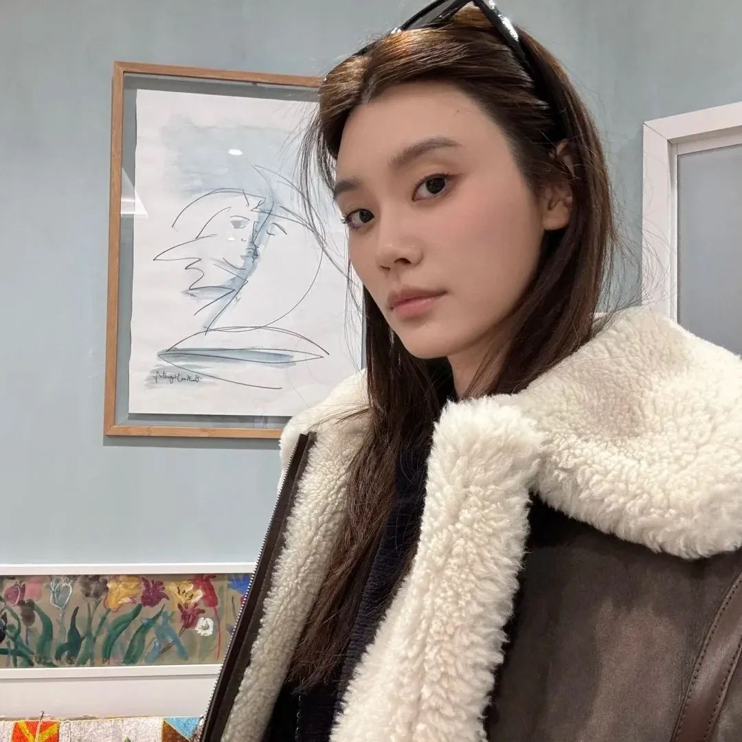 賭王新抱奚夢瑤腹部微凸驚爆懷第三胎？！手持40萬愛馬仕手袋逛街意外成焦點！