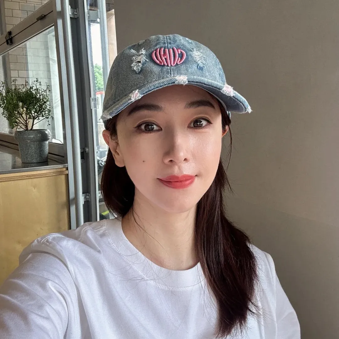 JJ賈曉晨新戲殺青與老公樊少皇隔空放閃！一甜蜜舉動打破婚變謠言！