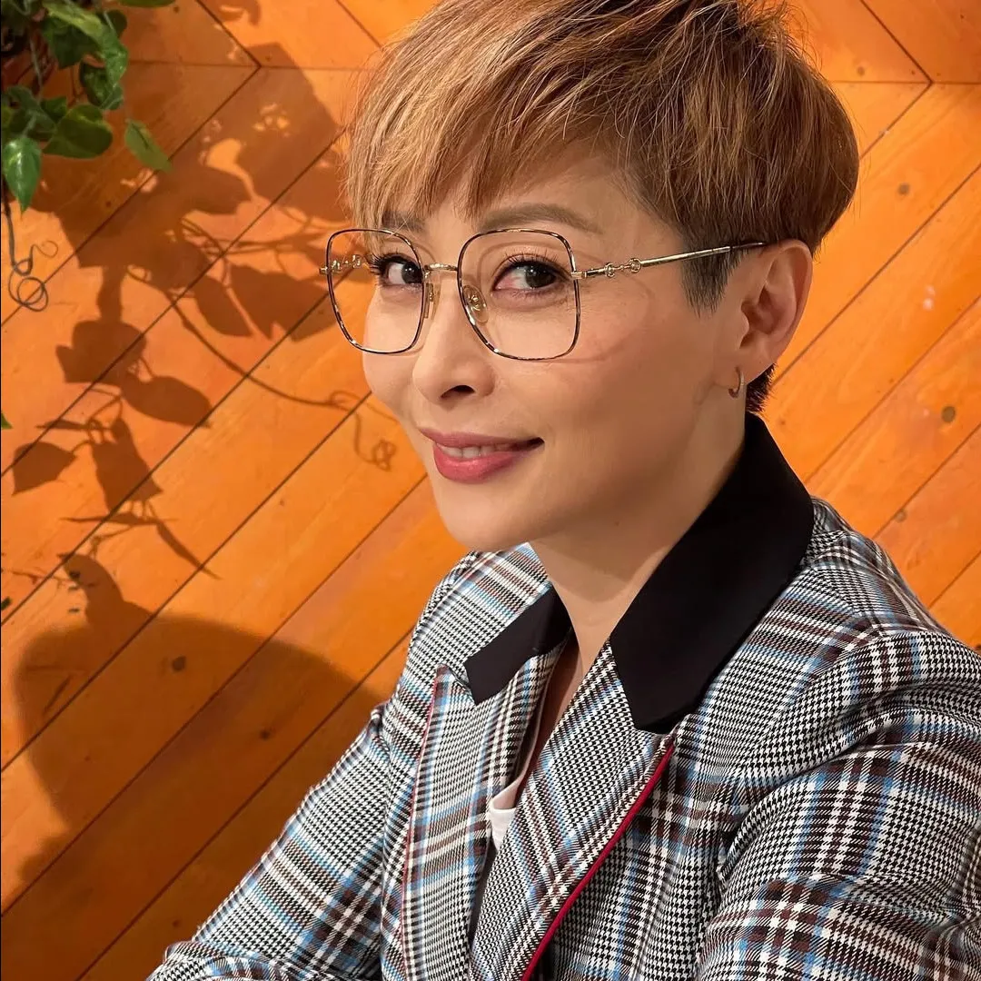 湯盈盈11歲兒時舊照曝光激似洋娃娃！選美出身顏值卻被嚴重低估？！網民盤點昔日最美造型！