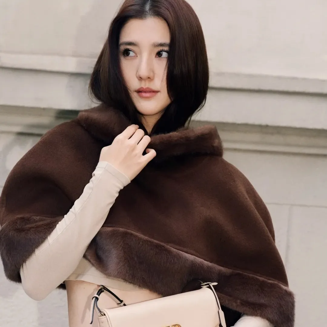 吳千語帶貨破 1.5 億慶功照曝光！與老公甜蜜親嘴高調晒恩愛！