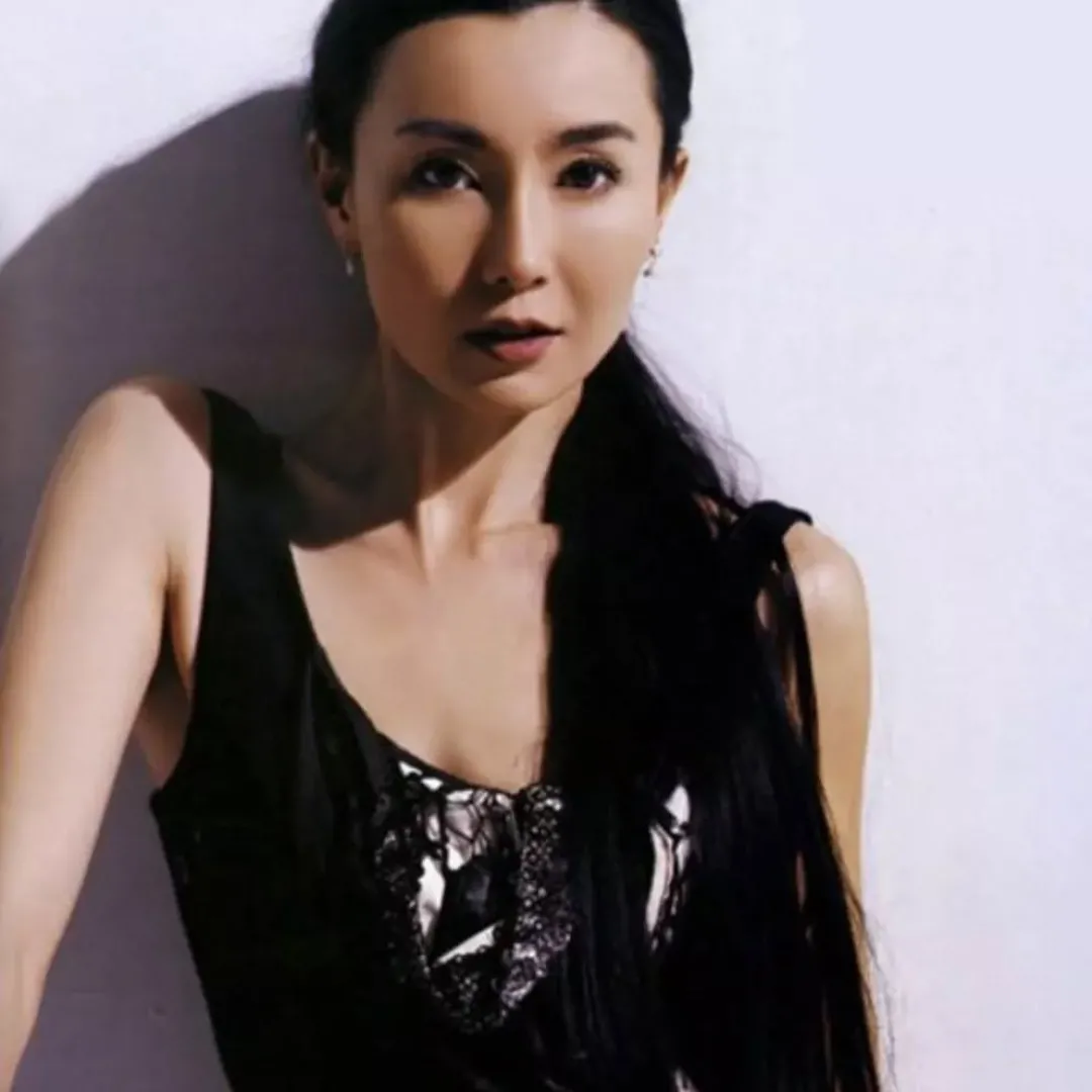 張曼玉久違擔任時裝品牌代言人！造型照驚艷全網：根本就是時裝教科書！