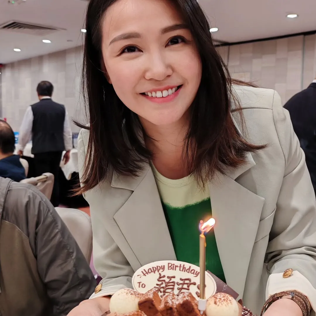 前東張女神黃穎君棄6.7萬月薪再轉新跑道！曾踩入政界！一理由決心任職大學！