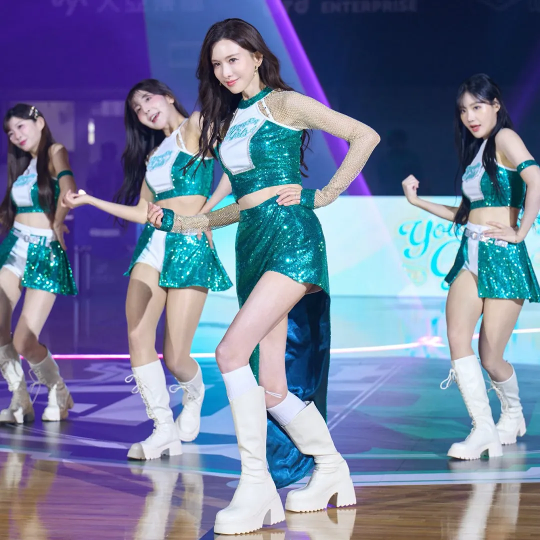 51歲「神顏名模」林志玲婚後轉行做啦啦隊？！狂曬超長美腿跳少女時代熱門舞曲！