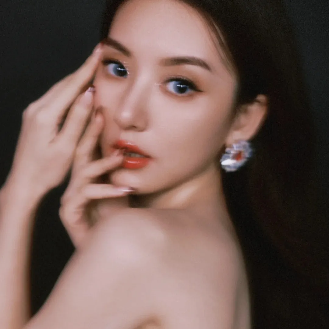 方媛產後Fit爆抱孻女露面！超濃密髮量極可愛獲認證「三寶比我更美！」