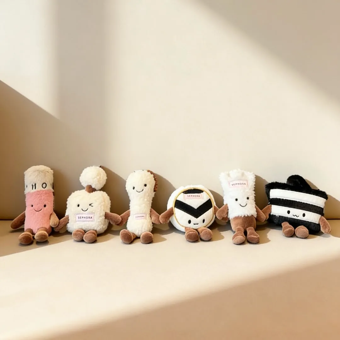 Sephora全新化妝品公仔盲盒登場！門市即日起免費換領經典紙袋/粉餅盒掛飾