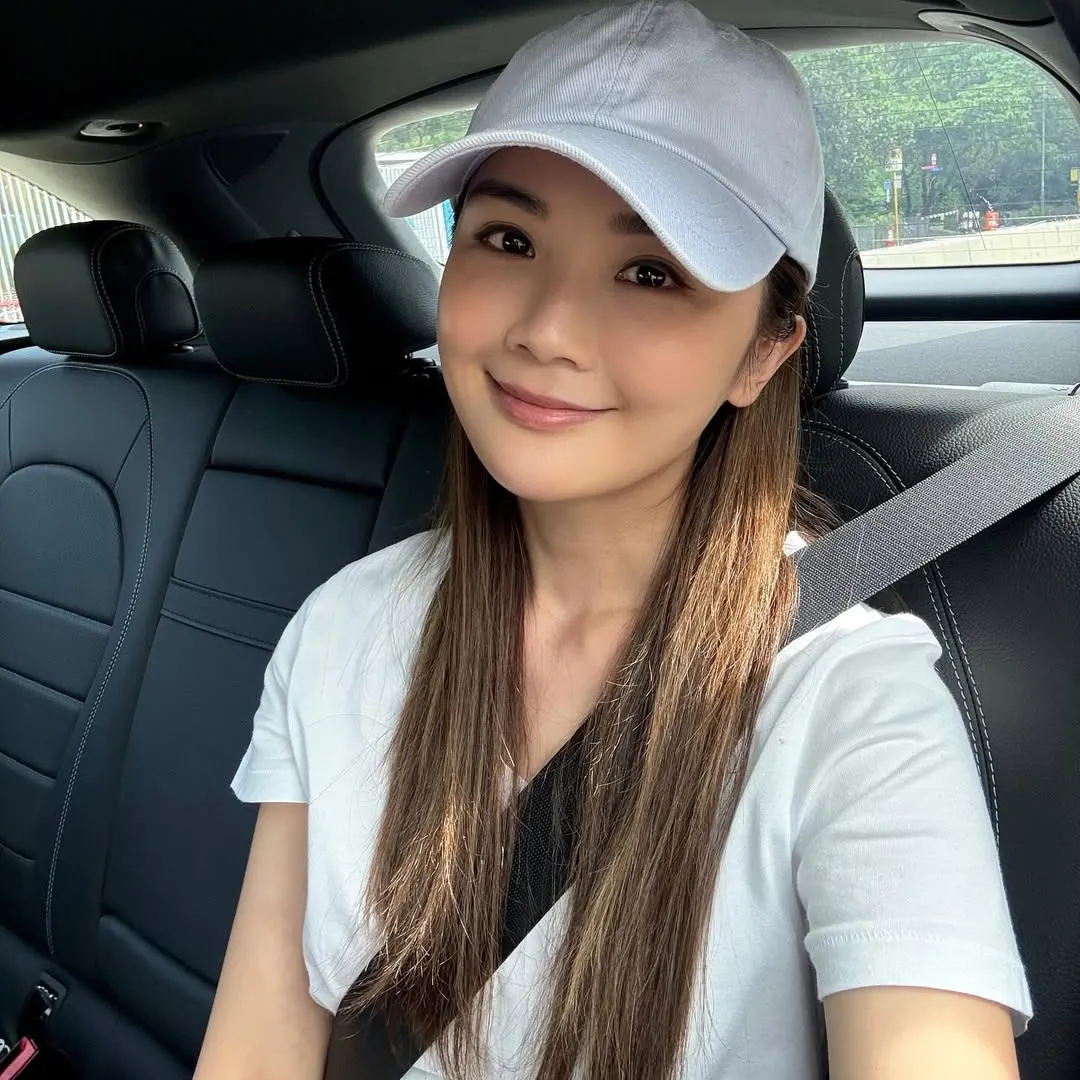 蔡卓妍阿Sa新一年再有新挑戰？！無懼嚴寒行山曬纖腰！體型回復巔峰狀態！