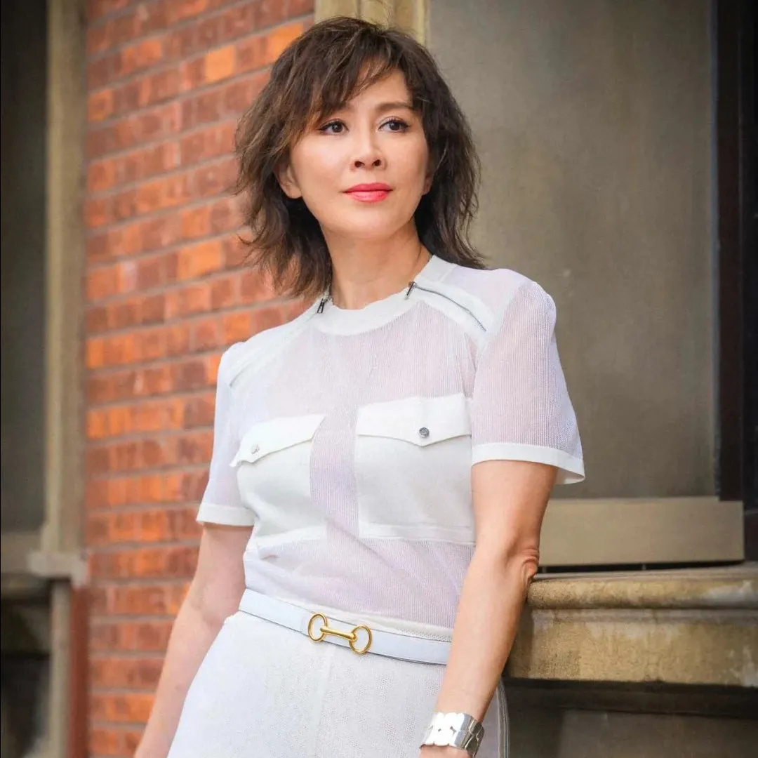 劉嘉玲廟宇祈福全身行頭過百萬！熱愛收藏古董買豪宅身家傳逾10億！