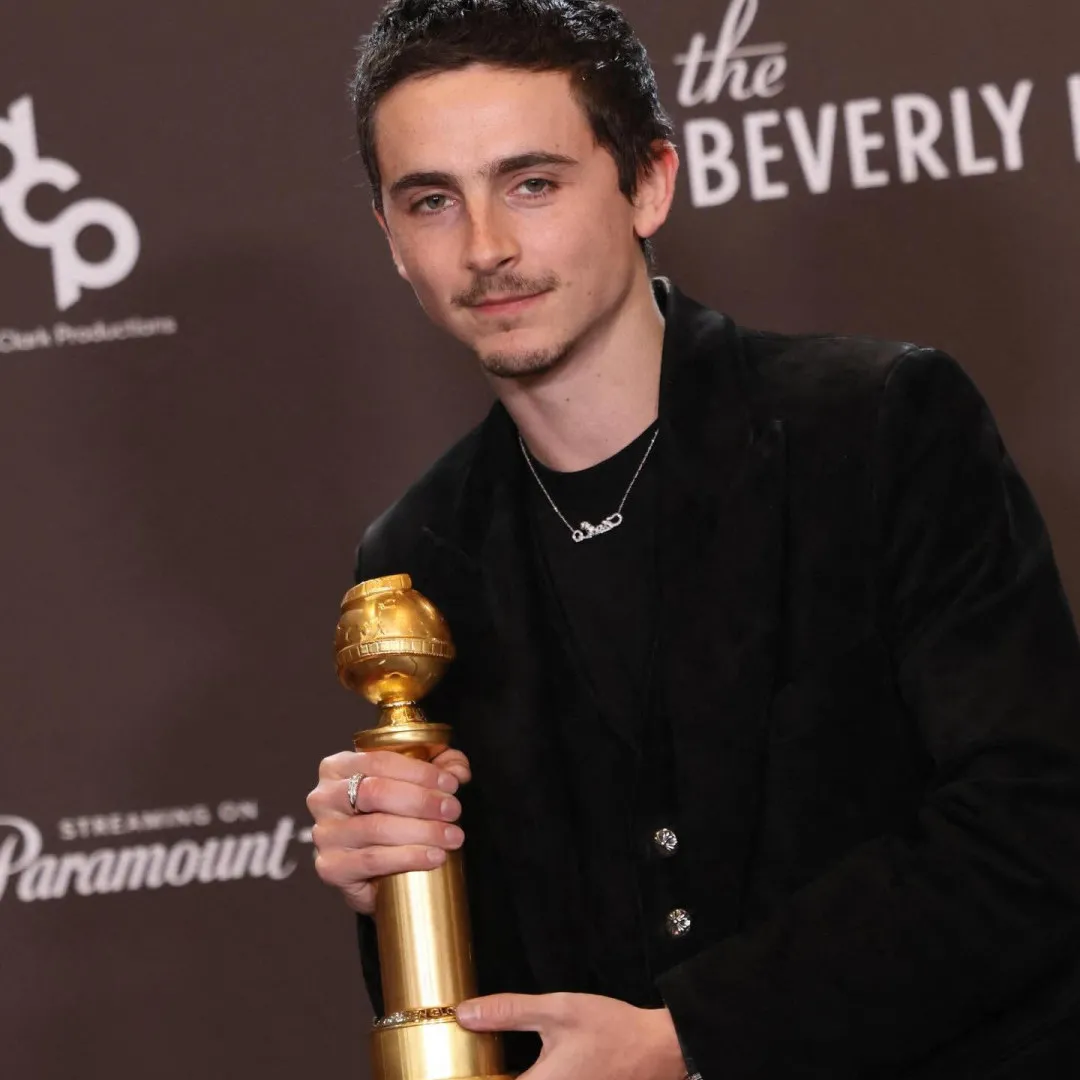 2026金球獎｜Timothée Chalamet首奪影帝《Marty Supreme》突破演技：改變視力演近視、痘疤毀容妝造