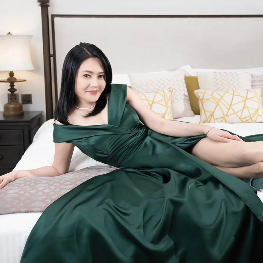 李麗珍60歲生日素顏美貌不輸當年！愛女許倚榕仙氣神顏撞樣陳法拉？！