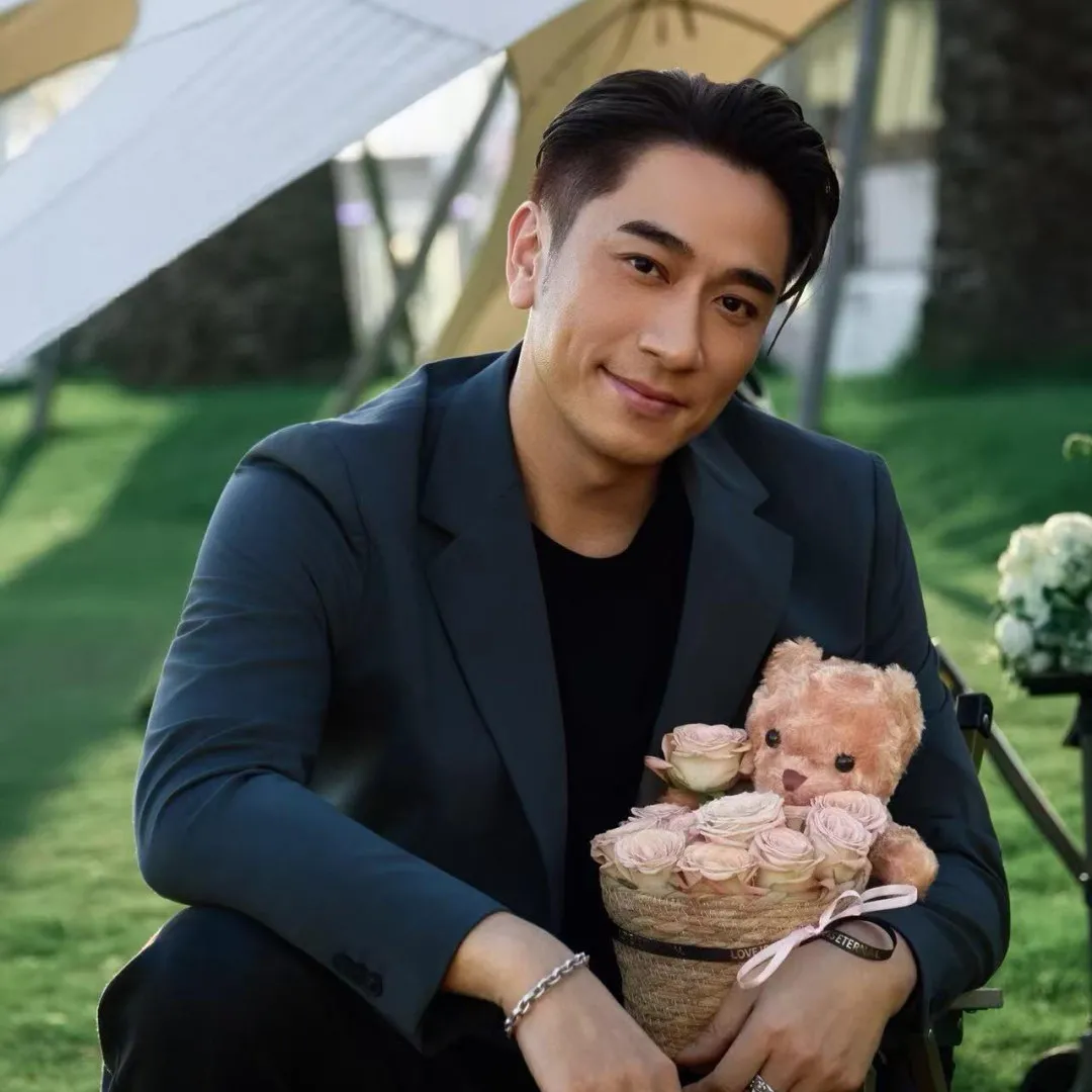 TXT太顯自認似香港人撞樣吳卓羲？！粉絲貼對比圖證相似度高：爭我哋一首別怪他！