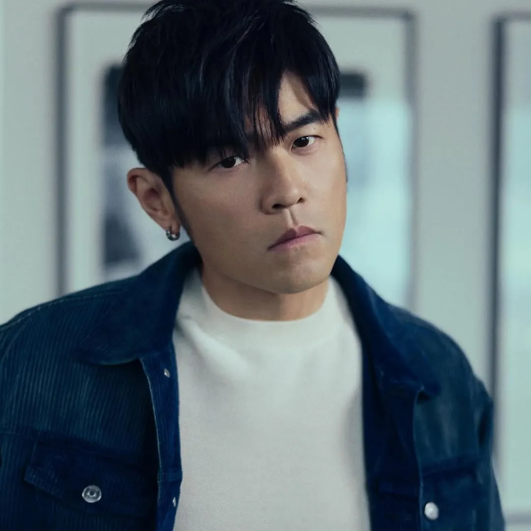 周杰倫首踏足國際網球賽事秒速被淘汰！賽前自嘲竟成真：「連球都沒碰到！」