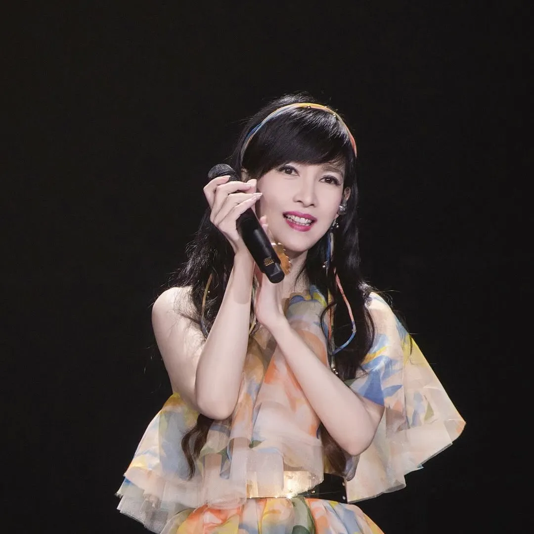 周慧敏水彩畫作入選國際畫展！被歌手身份耽誤的畫家！曾勇奪多個藝術獎項！