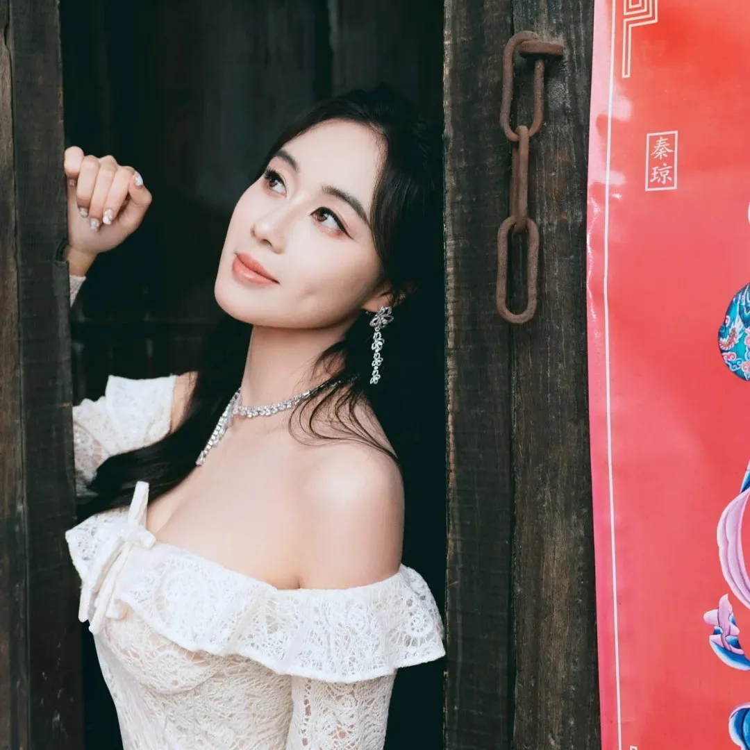 賭王千金何超欣再跨界發展舉辦時裝秀！驚喜邀國際超模胡兵助陣宣揚時尚理念！