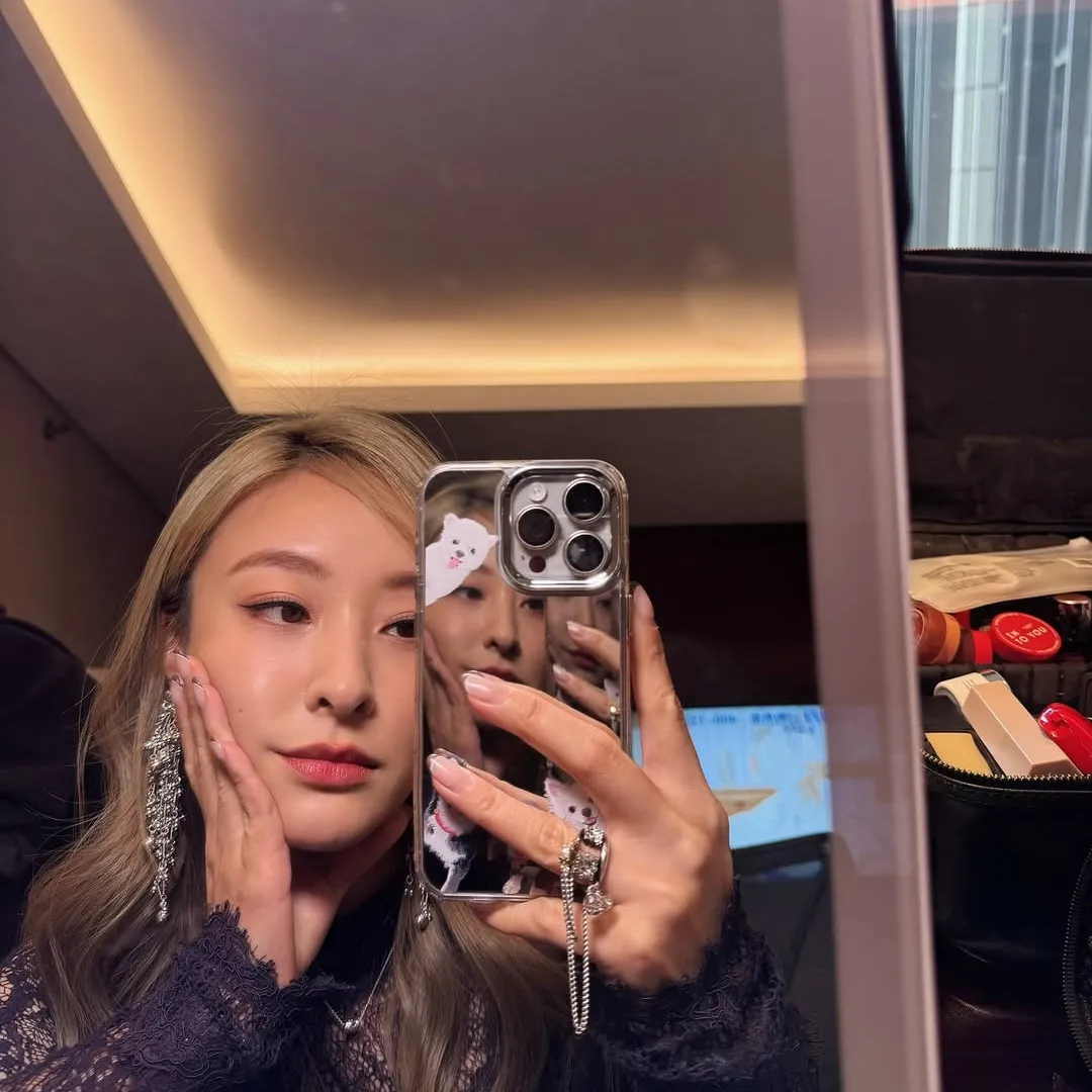 陳瀅低胸吊帶裝好身材若隱若現極性感！嫵媚眼神迷人Pose令人目不暇給！