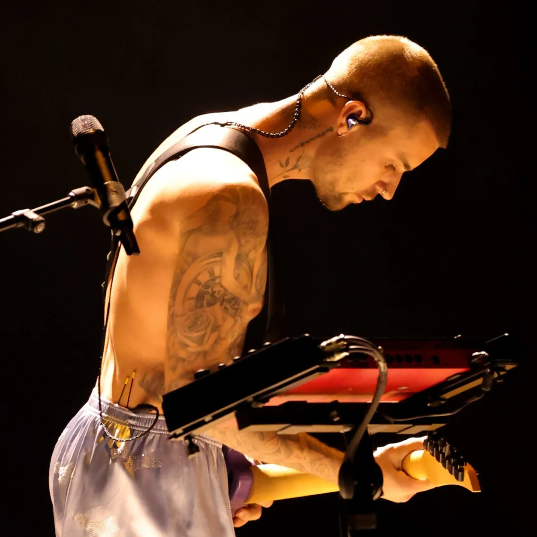 2026格林美Grammys亮點｜Justin Bieber只穿「底褲」上台？Chappell Roan「上空裝」尺度震撼全場