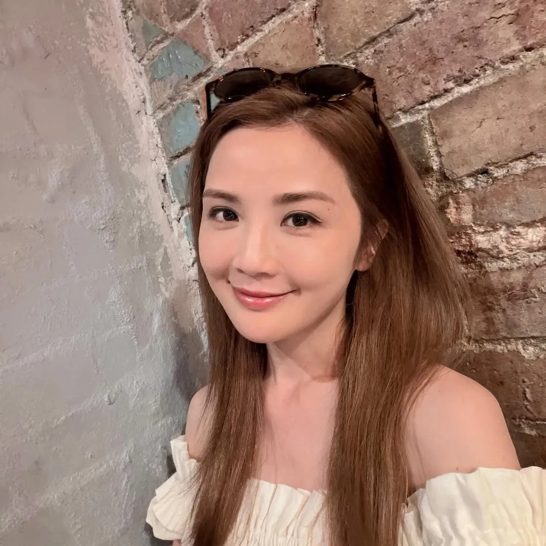 阿Sa遊澳洲練波曬白滑長腿！教練男友首度公開留言甜蜜放閃！