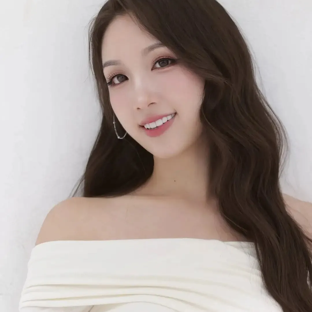 海兒車房寫真再次挑戰性感底線！S型魔鬼曲線一覽無遺震撼視覺！