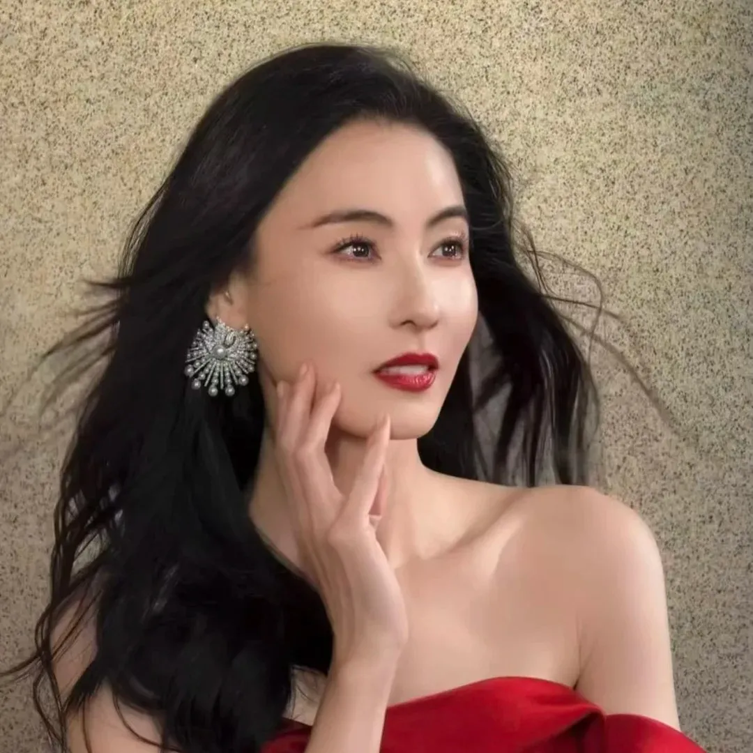 張柏芝情人節大方公開「神祕男伴」！收玫瑰又收公仔挨膊頭甜到漏！