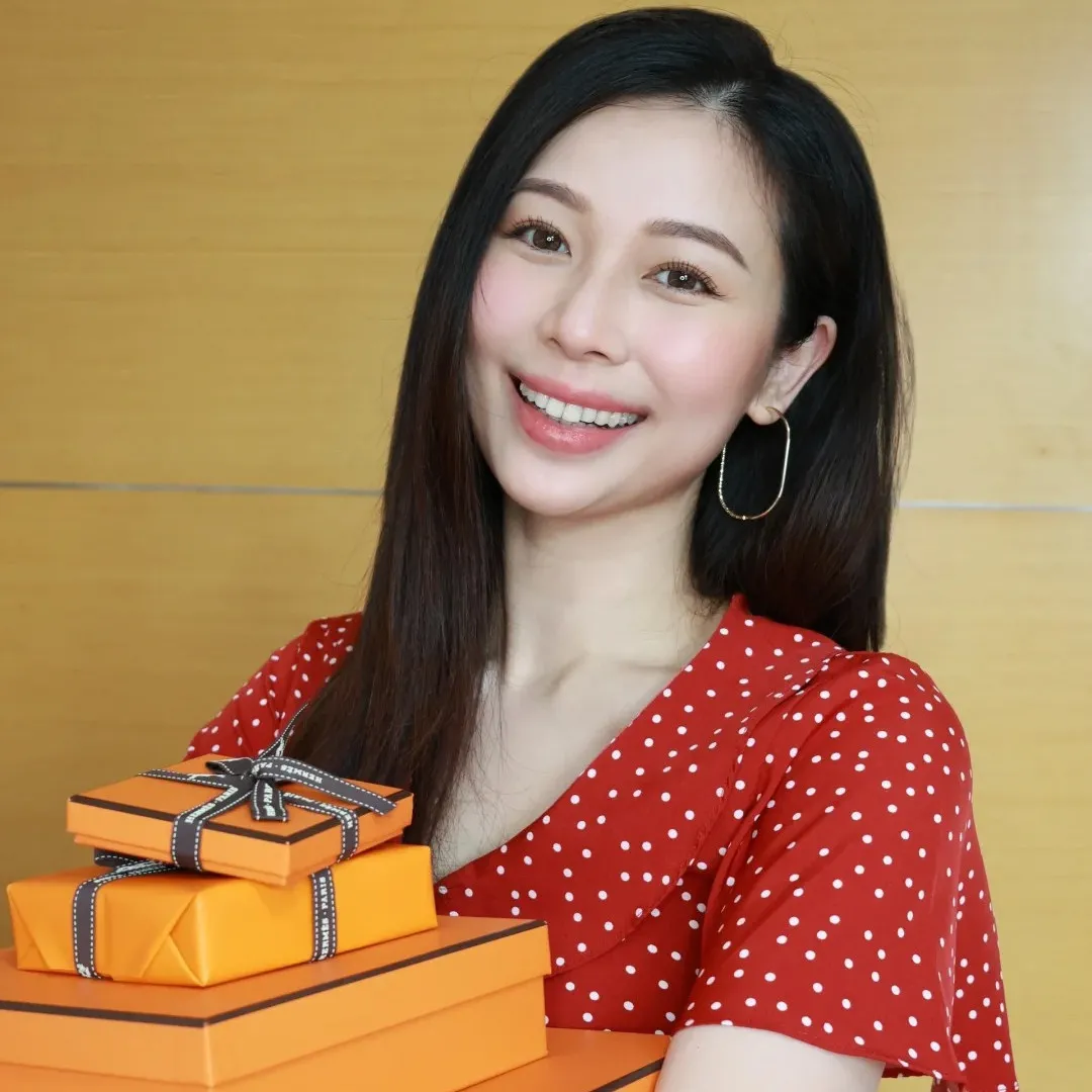 楊秀惠豪晒限量名牌利是封！意外曝光過億豪宅！巨型年花頂到上天花板！