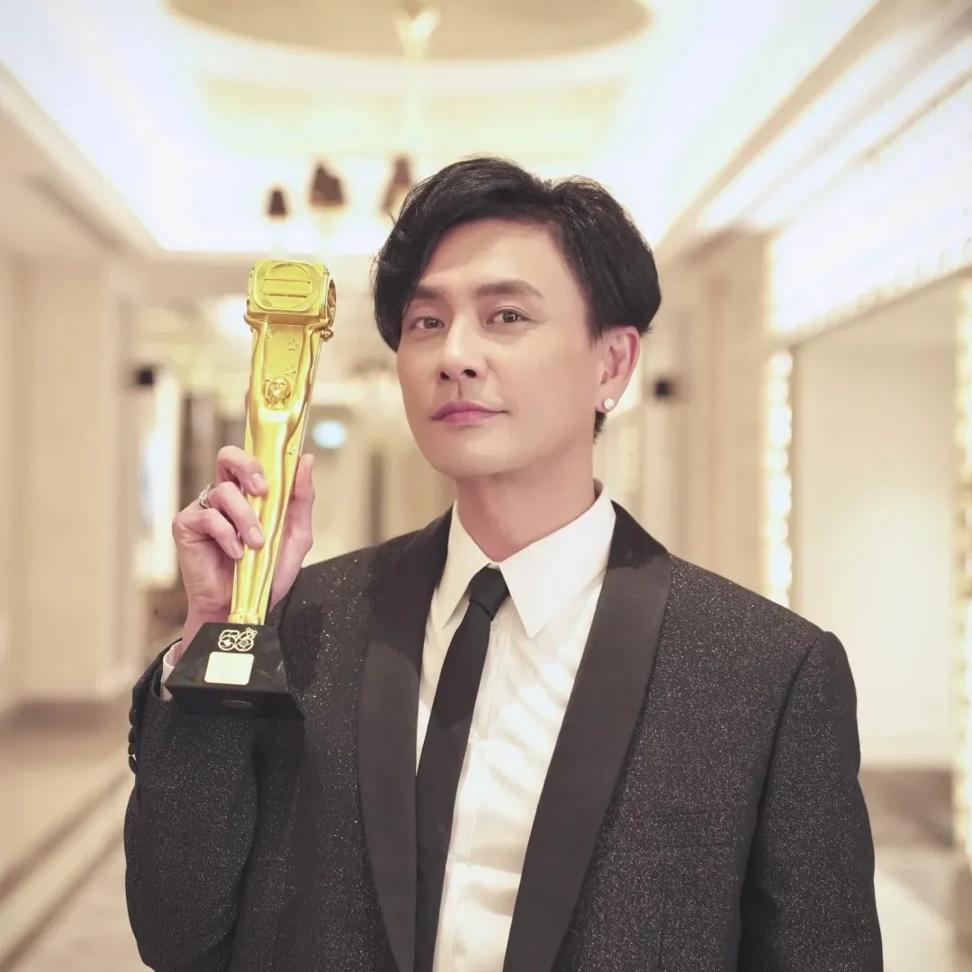 黃宗澤由細靚仔到大證據流出！6歲超識擺Pose對鏡頭放電！網民：天生注定食呢行飯！