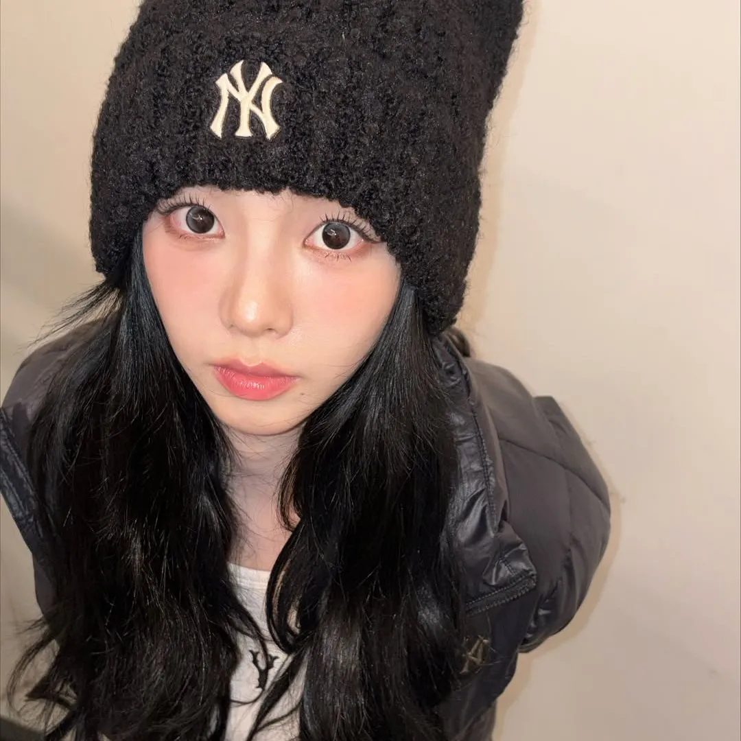 aespa成員Karina出道前搭巴士照流出！零遮掩入鏡擋不住仙氣美貌：天生明星臉！