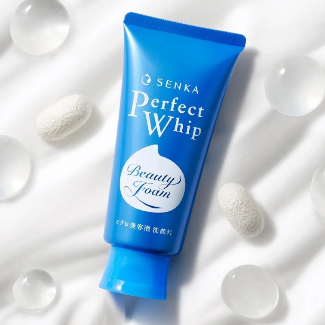 SENKA洗面泡泡竟成萬用清潔神器？洗白鞋、衫領污漬效果驚人！網民：被耽誤的清潔劑！