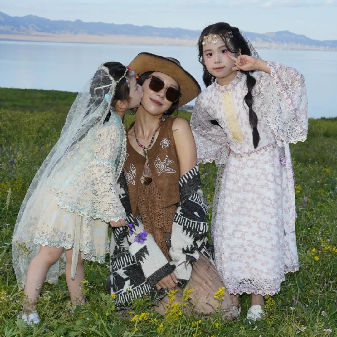 賭王三房孫女靚樣終曝光！神仙顏值激似姑媽何超蓮！網民激讚：基因太強！