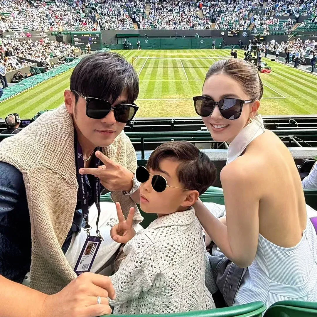 周杰倫8歲兒子正面樣罕見曝光！帥氣樣貌獲讚有星味！父子互動超甜！