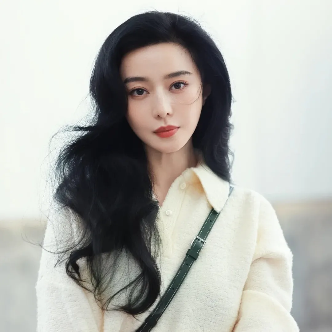 范冰冰晒「鼻咁大」巨型紅寶石手鈪極奢華！傳身家高達70億進駐半山5千呎豪宅！