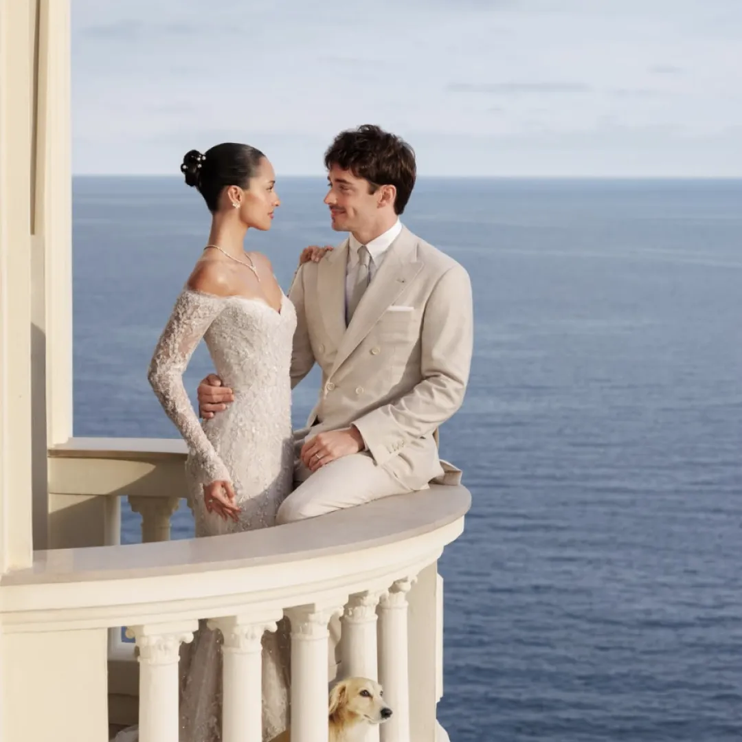 F1法拉利男神Charles Leclerc宣布封盤結婚！坐經典跑車於摩洛哥完婚！愛犬做伴郎！