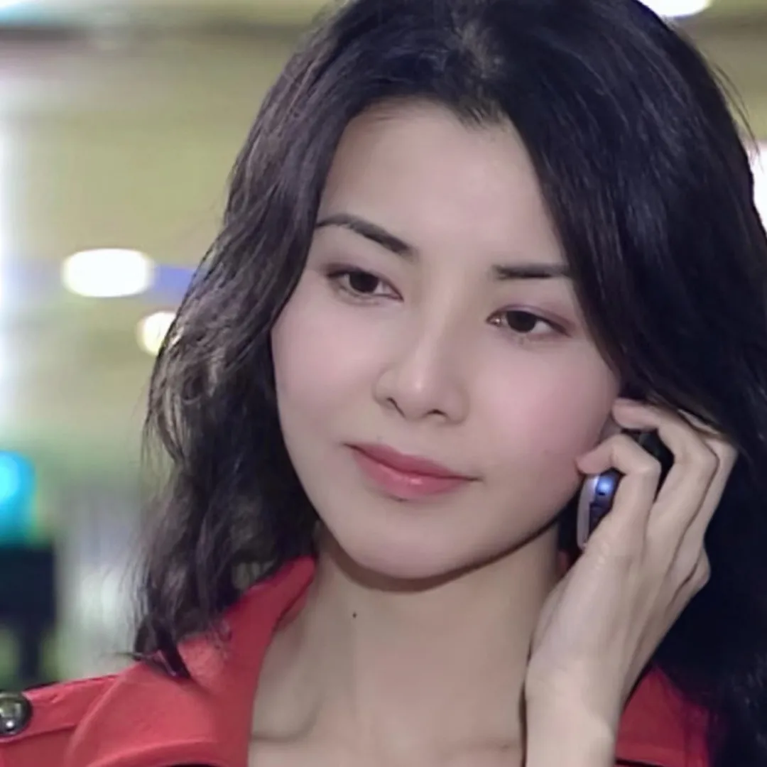 52歲蒙嘉慧被偶遇真實樣貌曝光！面形圓潤暴脹一圈驚現幸福肥！